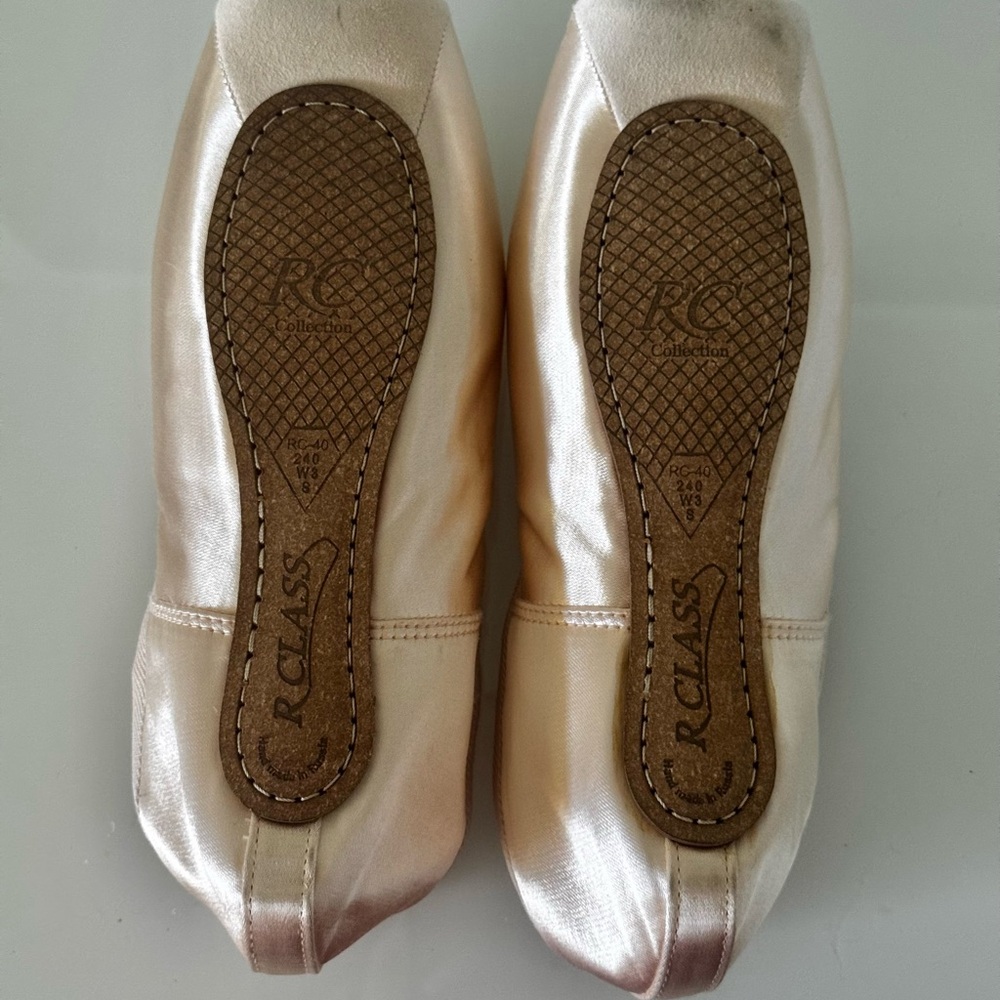 NEW R-Class 40 Iridescence Pointe Shoes - Picture 3 of 5